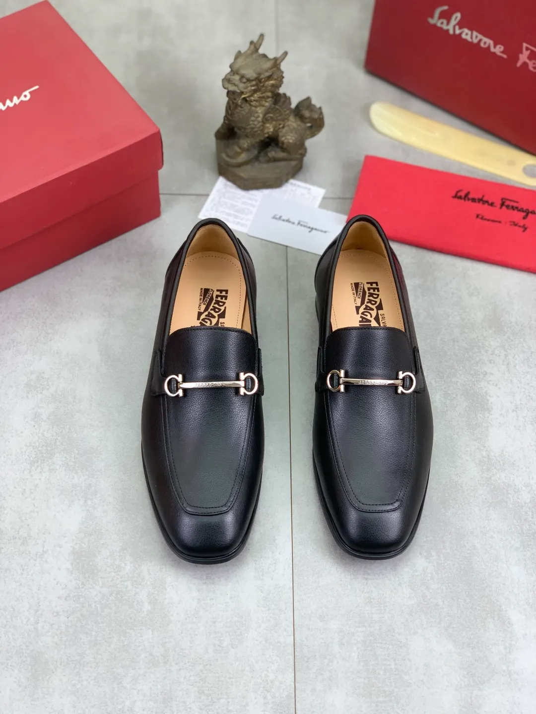 Men's Men's Shoes 💰P480💰[New Style] Water-dyed Niuli 🆘[Salvatore Ferragamo] Ferragamo's latest casual business leather shoes for men! Available at counters simultaneously! The fabric is made of specially imported original calfskin, the lining is made of imported water-dyed cowhide, and the original combination outsole is absolutely luxurious and leads the fashion trend. Matching code: 38-45; 4️⃣ colors available